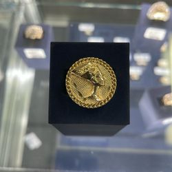 10k Nefertiti Ring. 8.8g