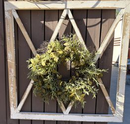 Wooden decor With Wreath 