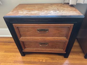 Thomasville embassy collection wood nightstands Set of 2