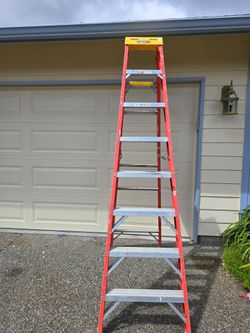 8' fiberglass ladder