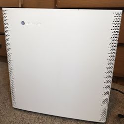 White Blueair 3-speed 150 Sq Ft. HEPA Air Purifier 