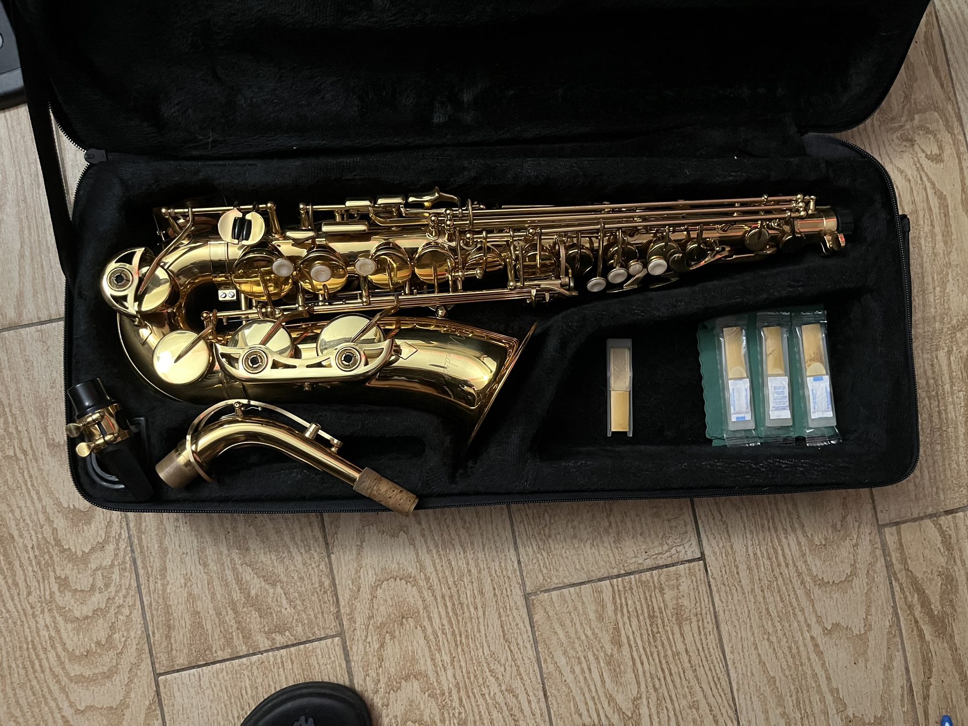Saxophone Brand New, Never Used Really Clean Just For It 1 Year Ago