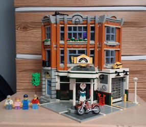 Lego Corner Garage