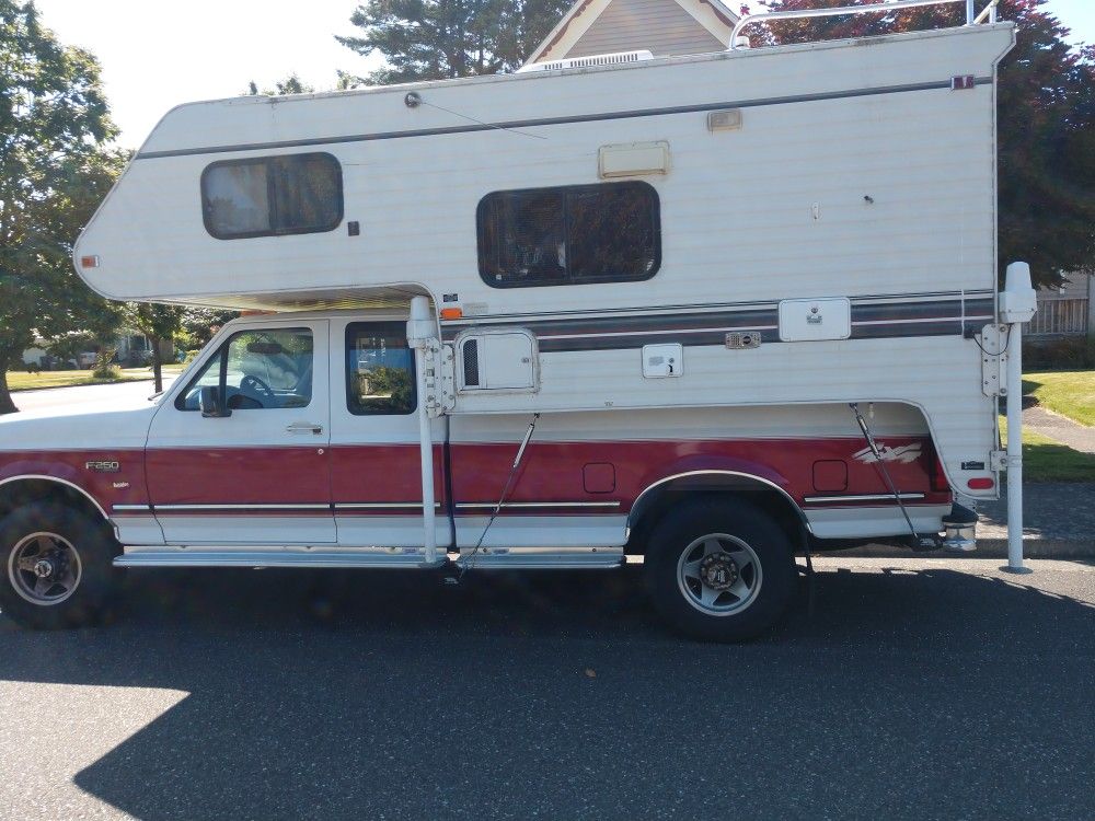 1997 Western Wilderness Camper with 1995 F250. Camper needs a new stud where the electric jack attaches. I'm using a wall jack as shown in picture.
