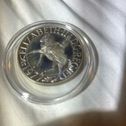 Queen Elizabeth II silver jubilee silver coin. 1977. 28 grams.40mm. Rare find.