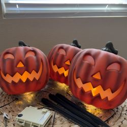 Home Accents Holiday 3-Pack Halloween Classics LED Jack O Lantern Pumpkins Pathway Markers With Timer