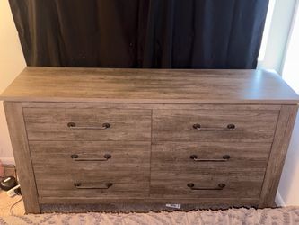 6-Drawer Wood Grain Dresser