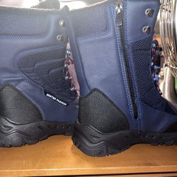 Women’s Size 8 Blue Outdoor Winter boots-brand new! 