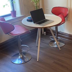 Coffee table W chairs