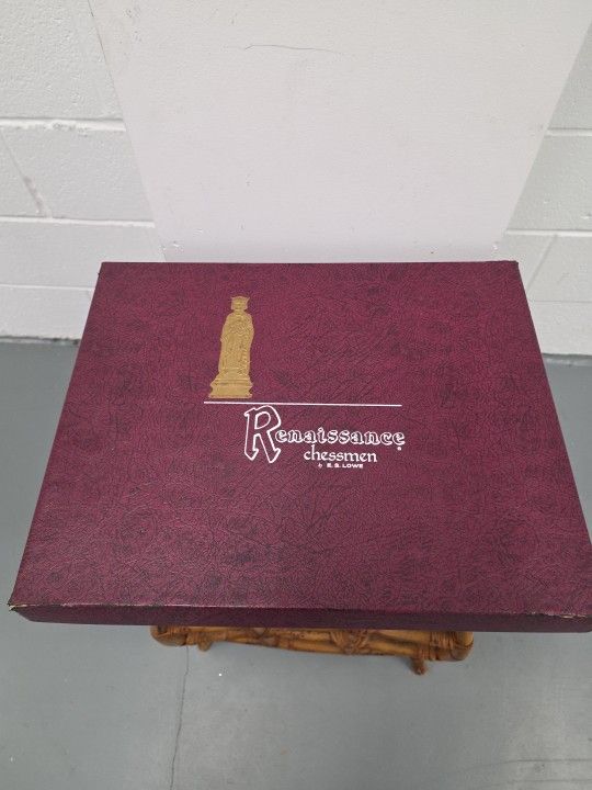 Vintage 1959 E.S. Lowe Renaissance Chessmen Set w/ Board & Box Complete