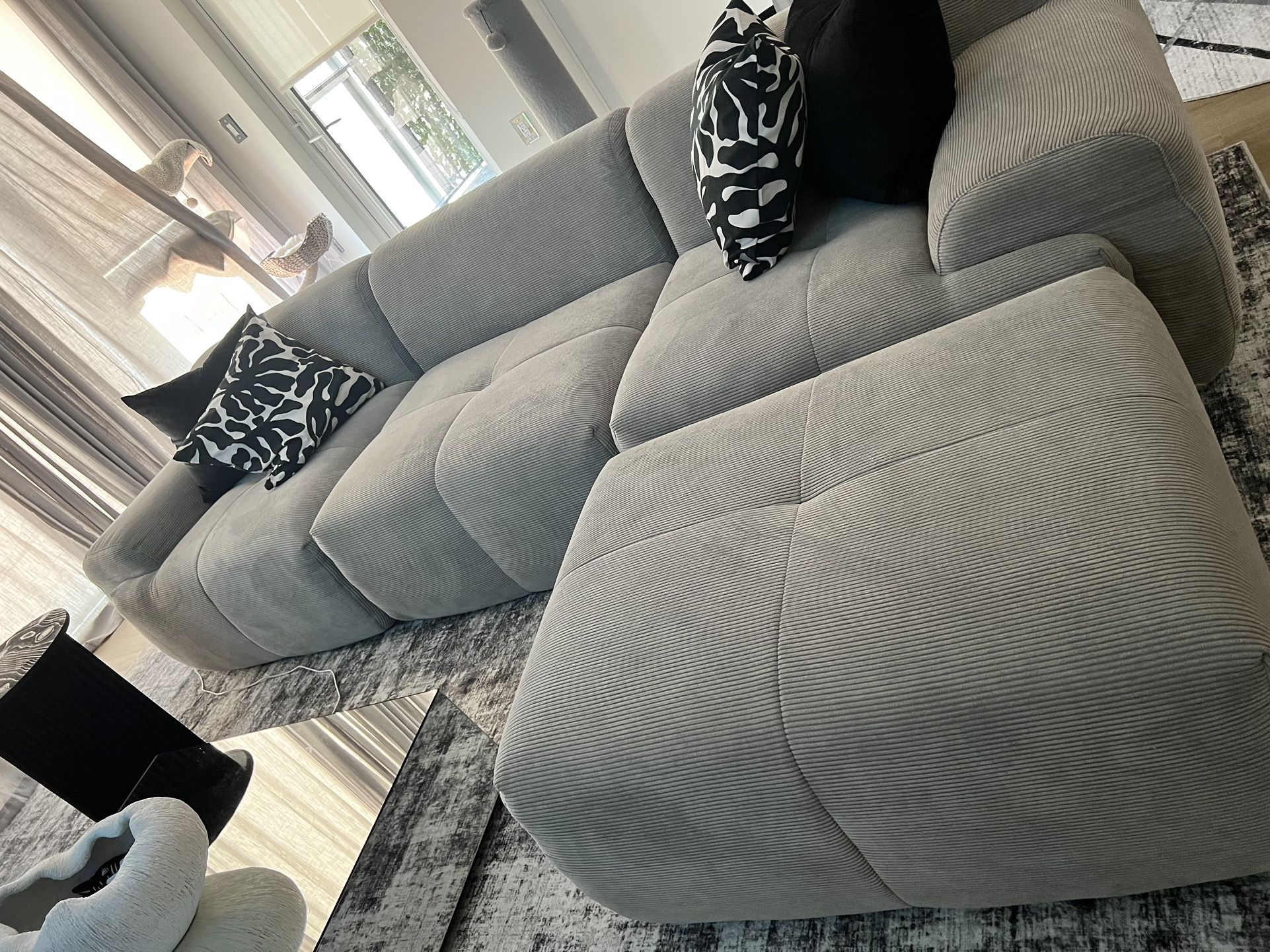 BONESLESS SECTIONAL COUCH