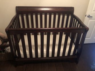 Crib n changing table