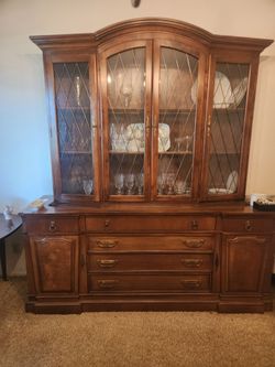 Ventige China dresser