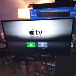 LG TV 43 in With Sound Bar And Apple Tv