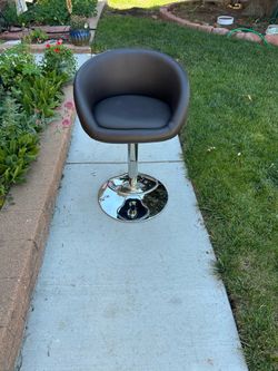 Black swivel chair/ barstool