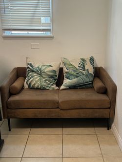 Modern Brown Loveseat – Great Condition