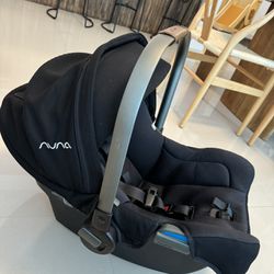 Infant Car seat Nuna pipa + rlx base