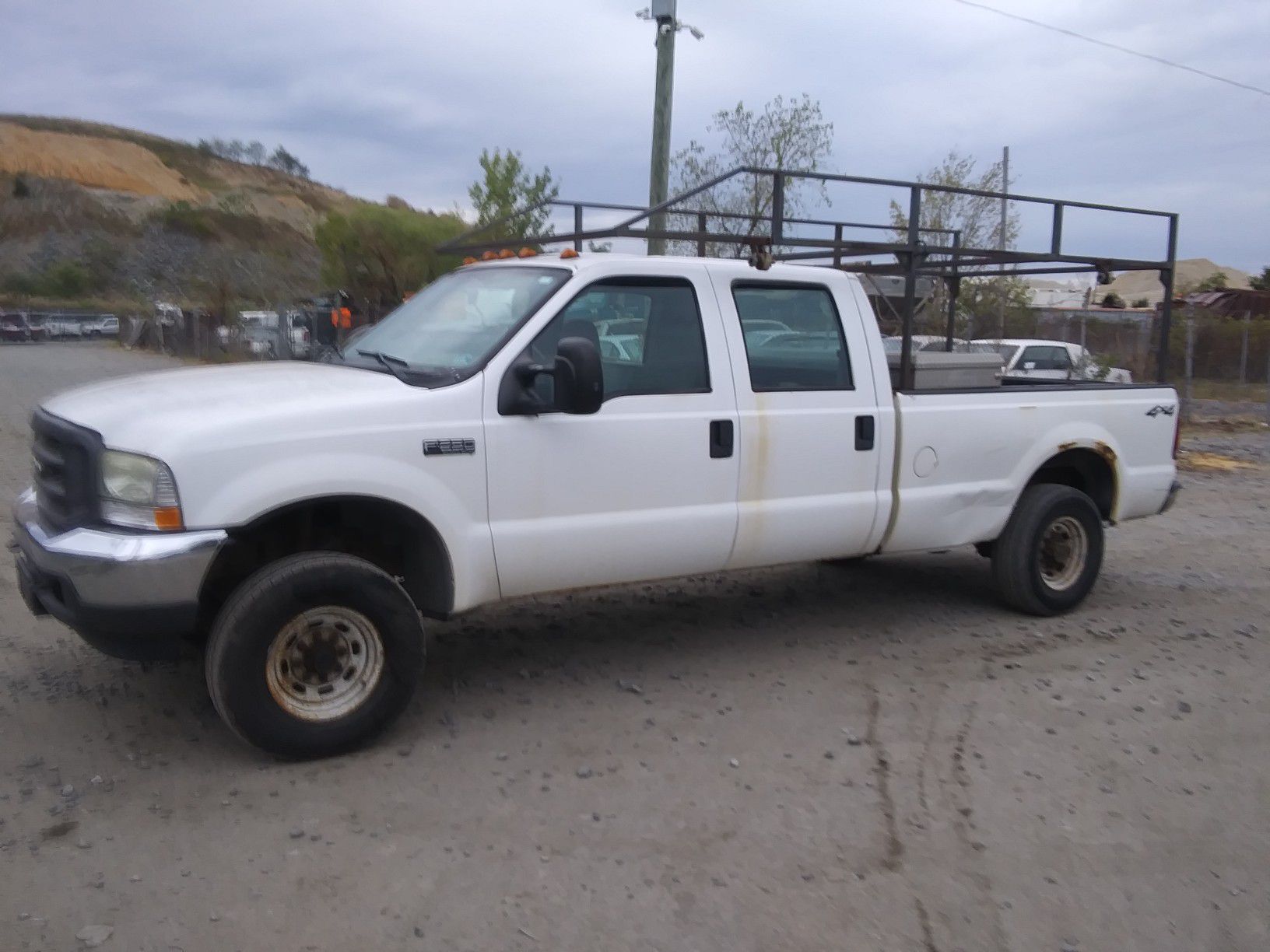 2004 Ford F250 4x4 Super Duty 200k miles runs and drives!!! Virginia inspected!!!