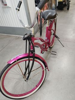 Woman's 26" wheels Diamond Back ,Della Cruz 1.0 ,1 Speed Cruiser