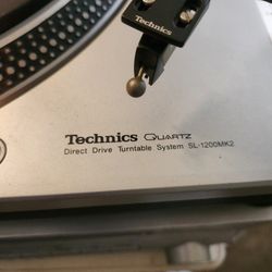 Technics SL-1200MK2