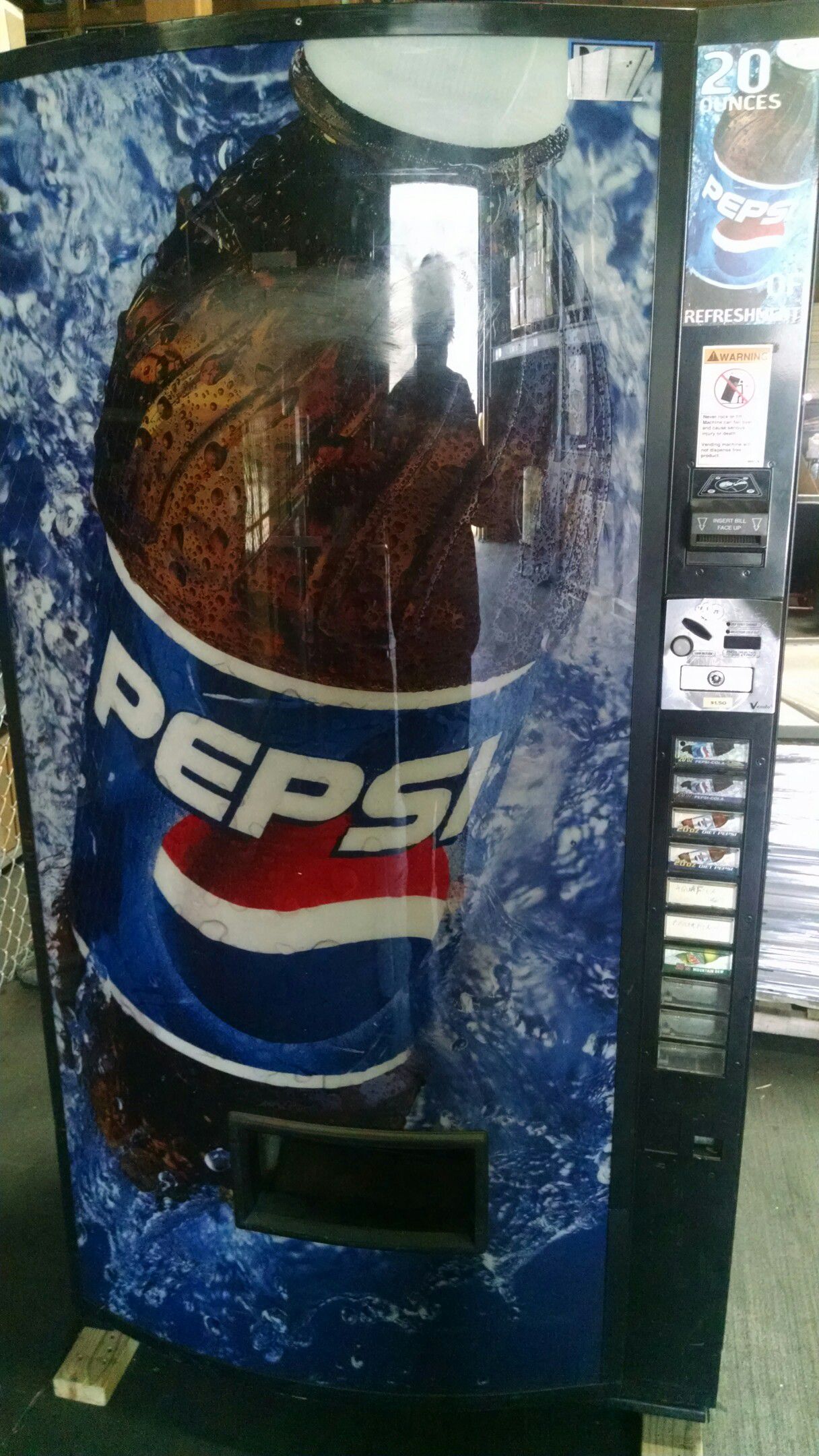 Pepsi Coin/Bill Machine for Outdoor Use