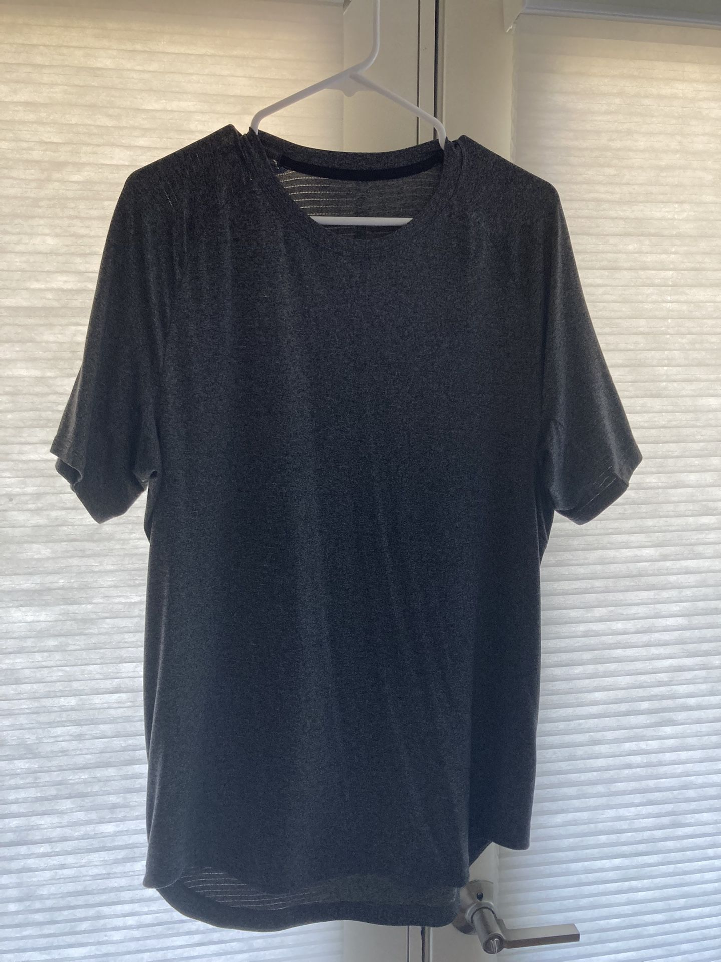 3 men’s Large Tshirts Lululemon And Patagonia