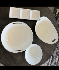 AI Overview                    White Ceramic Serving Ware Set (4 Pieces)
