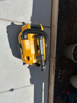 Dewalt Vacuum w/ 6AH Battery