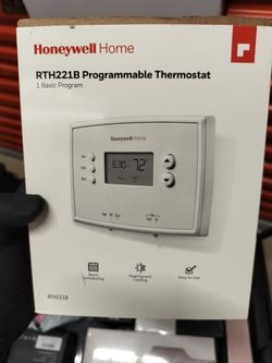 USED: Honeywell Home RTH221B Programmable Thermostat
