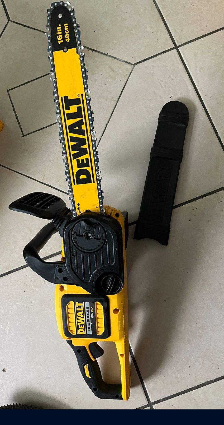 Dewault Brushless 60V MAX Chainsaw 16 In.