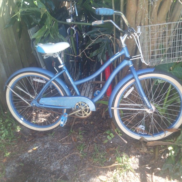24" Huffy Cruiser W Basket Like New