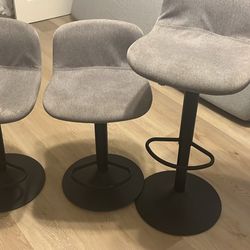 3 adjustable barstools 