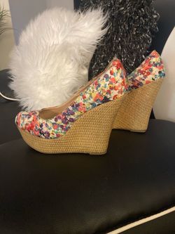 Adorable flower wedges. Five dollars. Willowick.
