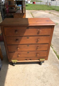 Pine cottage dresser