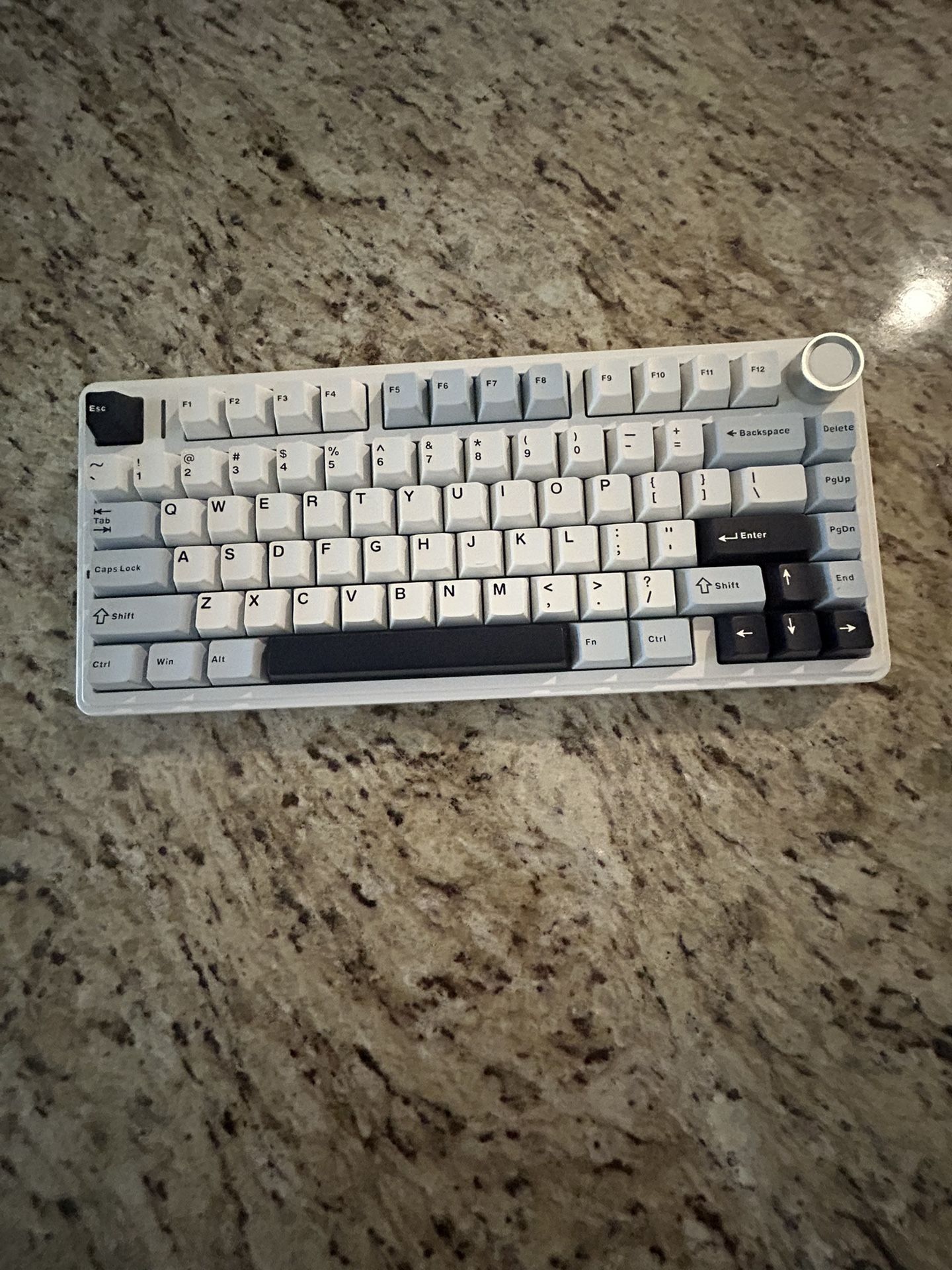 AULA f75 cyan switches