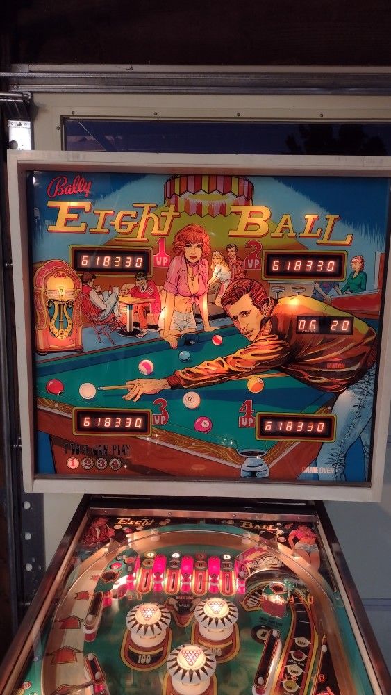EIGHT BALL PINBALL MACHINE BY BALLY