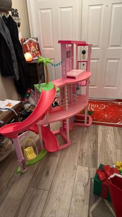 Large Lifesize Barbie House