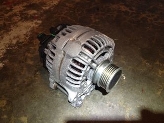 Volkswagen beetle 2012 2.5 L alternator original