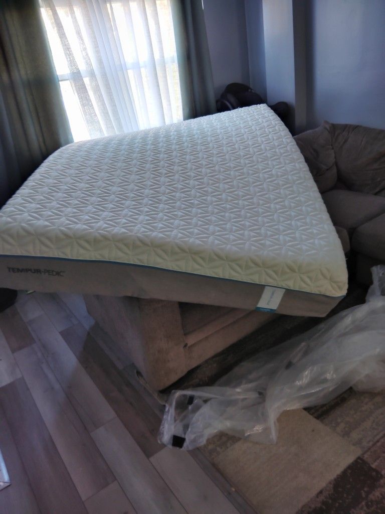 Queen Size Tempurpedic Mattress 