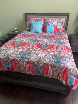 NEW COMFORTER SET FOR QUEEN OR FULL/ WAS $180/ NOW $59