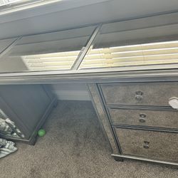 King Size Bed Frame & Head Board. 2 Nightstands & Dresser & Makeup Desk 