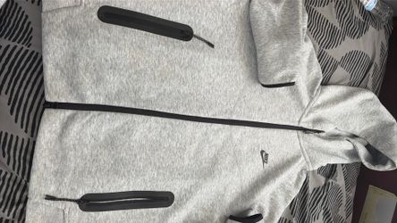 Grey Nike tech tracksuit (BRAND NEW)(Size medium in US)
