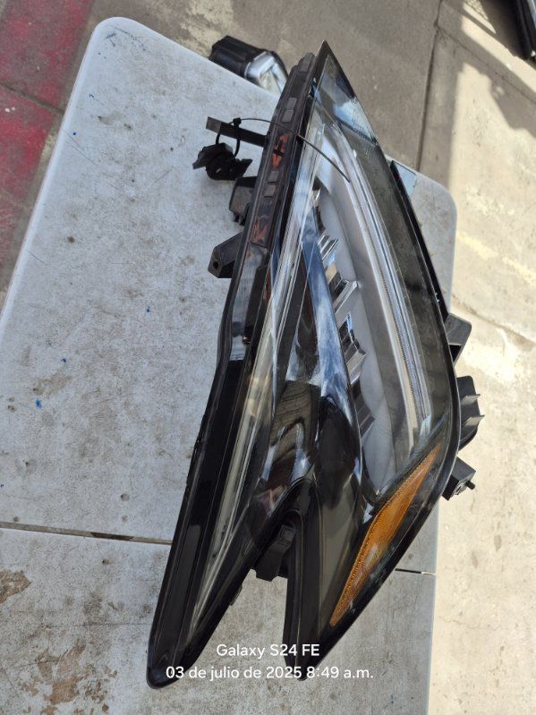 Nissan Murano Right Headlight Oem