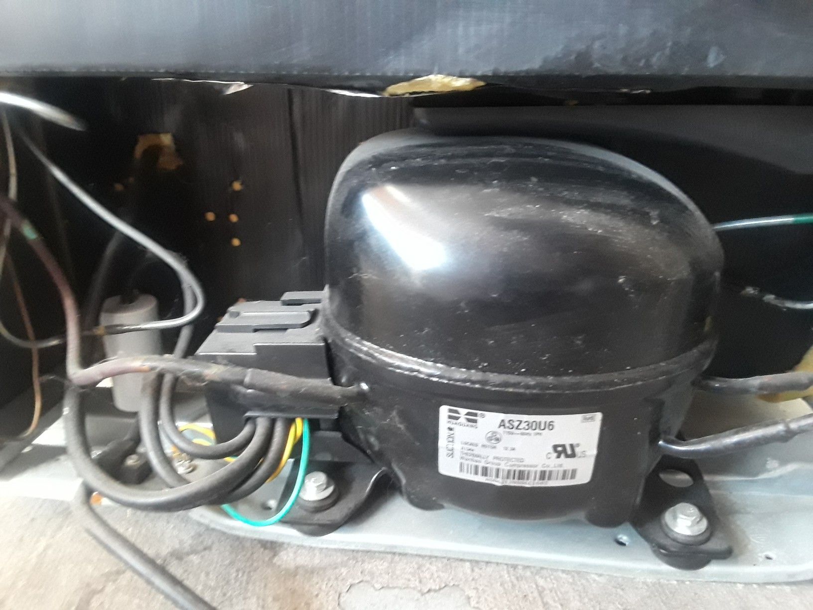 VISSANI 4.5 CU. FT. MINI FRIDGE REFRIGERATOR hvdr450se stainless for