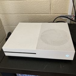 Xbox One and 32 Inch Smart TV