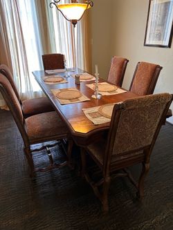 Breakfast/dining table