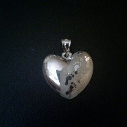 10K Heart Footsteps Pendant