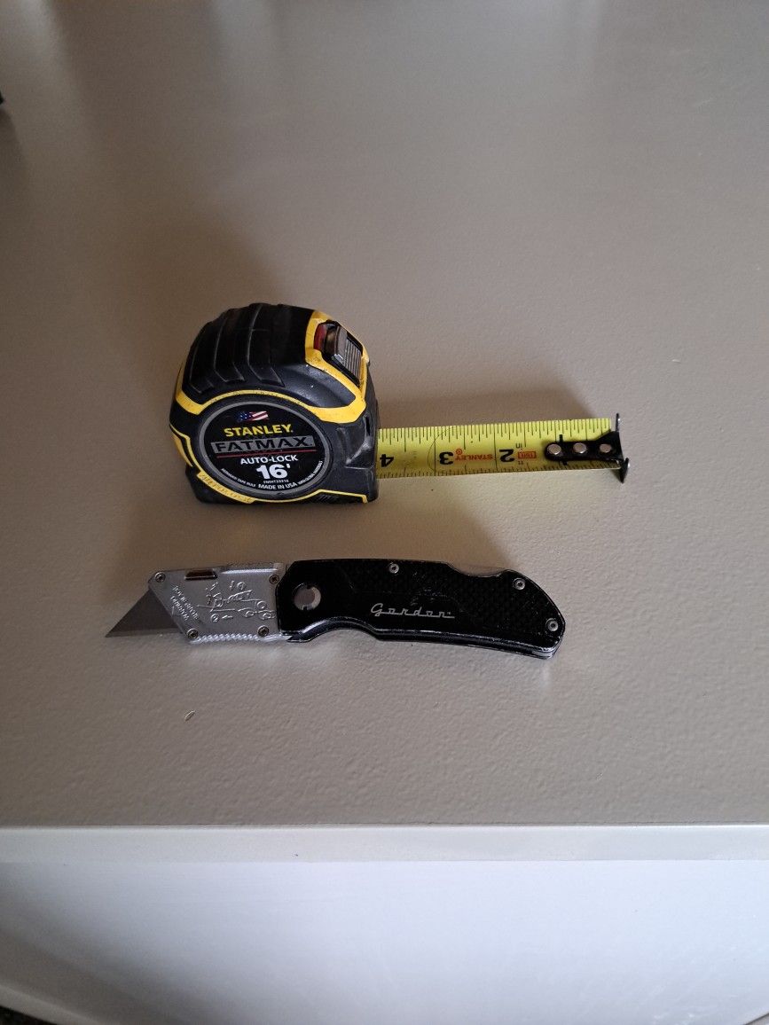 Nice Tape Measure And Knife. ( Stanley)