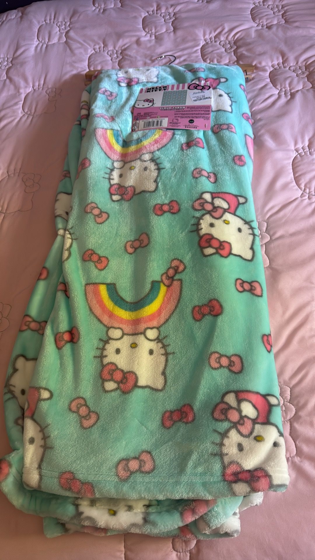 Hello Kitty Blanket.