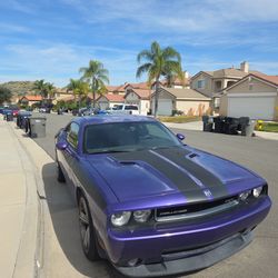 Dodge challenger srt8